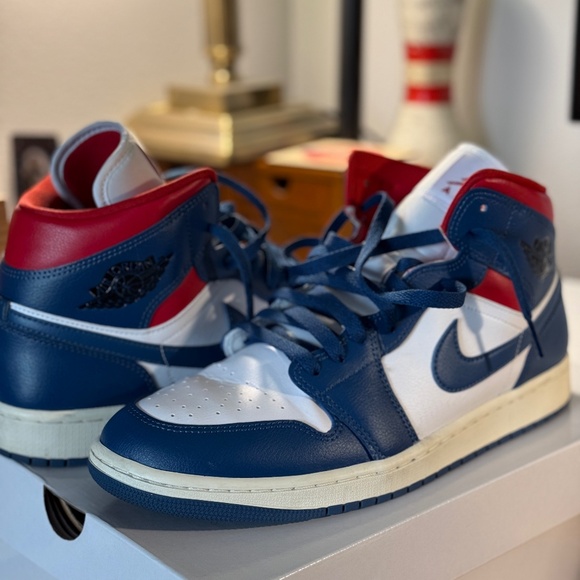 ALMOST NEW - WORN WMNS12/MNS10.5 - AIR JORDAN 1 MID RED/WHT/BLU - BOSTONRED SOX main image 10